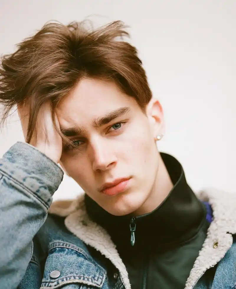 来自加拿大安大略,是一名非常小众但是很有品味的男孩