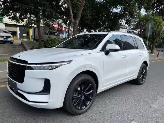 郑州2021年10月理想理想one2021款增程6座版白色手动挡