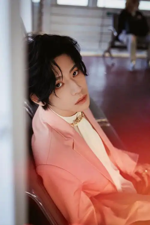 19bkpp:pp还是那么的好看,神仙颜值,这个衣服穿的有点像海带啊bk(咱