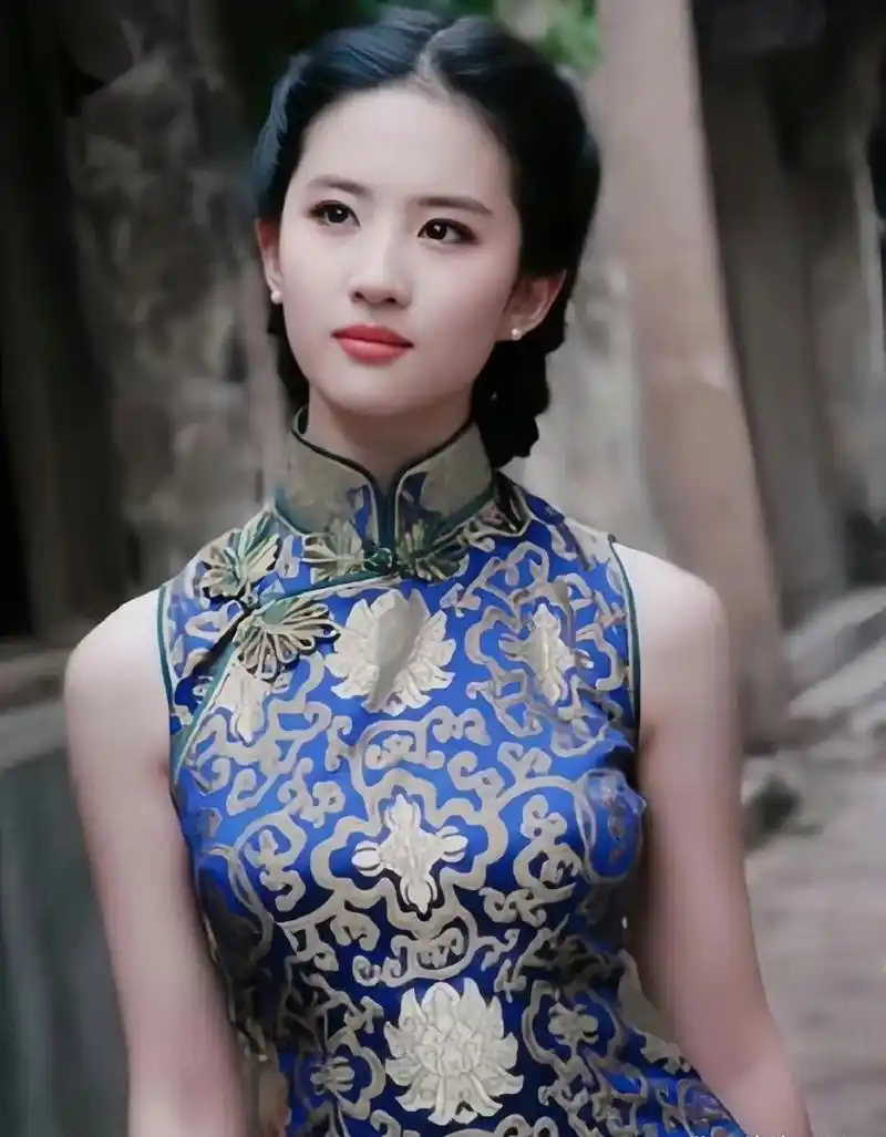 刘亦菲旗袍装真是绝了,古典优雅,尽显东方气美,气质出尘.