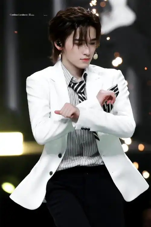 宋亚轩澳门演唱会##时代少年团叁重楼暨出道四周年演唱会