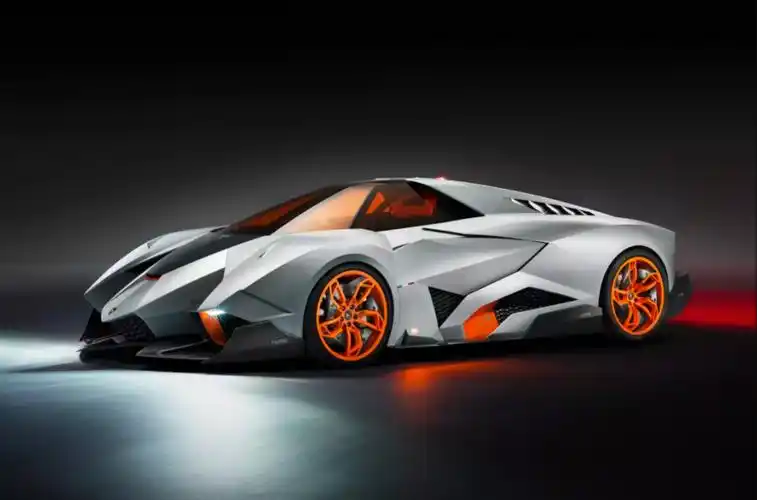 这也是一辆限量版的兰博基尼汽车,这辆车的每辆最初售价为1.17亿美元.