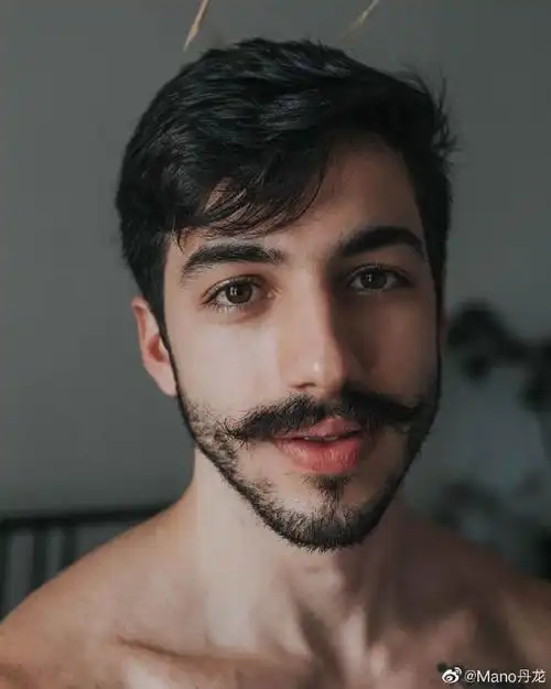 复古小胡子肌肉男模gabrielcastro