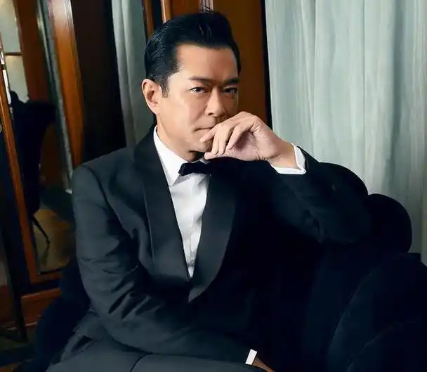 古天乐疑辟谣医美过度,被说成像三星堆面具,晒出帅照颜值仍在线