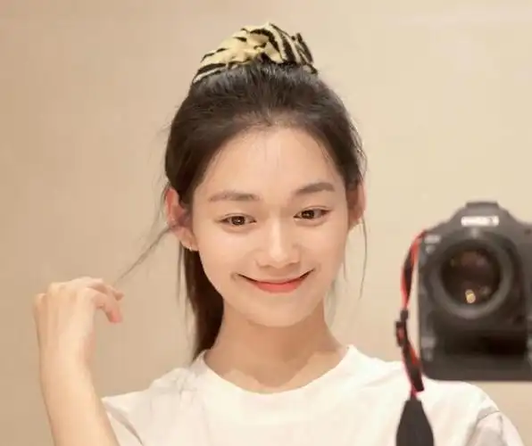 段奥娟又瘦了!脸部经过正骨手术,撞脸蒋依依