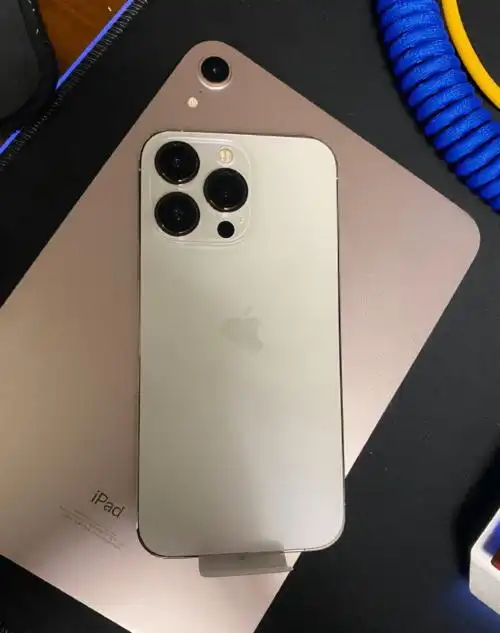 首批iphone 13到手!高端质感尽显,国产手机哪款才能赶得上?_pro