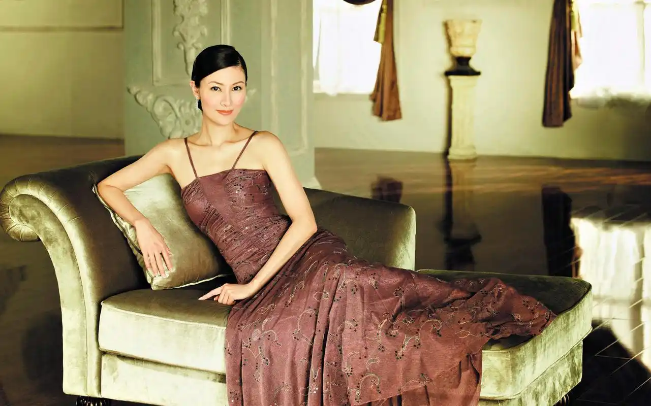 查看原图 上一张 下一张 简介 李嘉欣