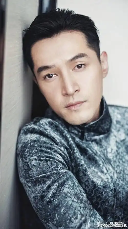 你有胡歌帅炸天的照片吗或者自黑的也行或者丑的也行