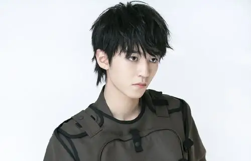 简单帅气王俊凯时尚壁纸日系风格的王俊凯