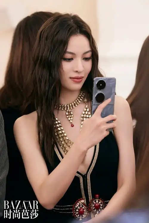 钟楚曦的看秀搭子##钟楚曦巴黎看秀第二套造型