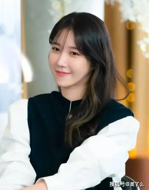 《顶楼》中被忽视的她,现实中却是真正的大财阀!_李智雅