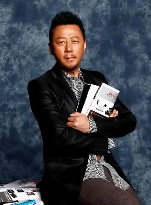 回顾郭涛娶小15岁美娇妻婚后连生两胎如今事业有成幸福美满