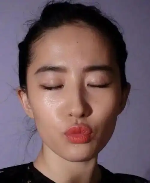 刘亦菲这就是35真实的皮肤状态吧