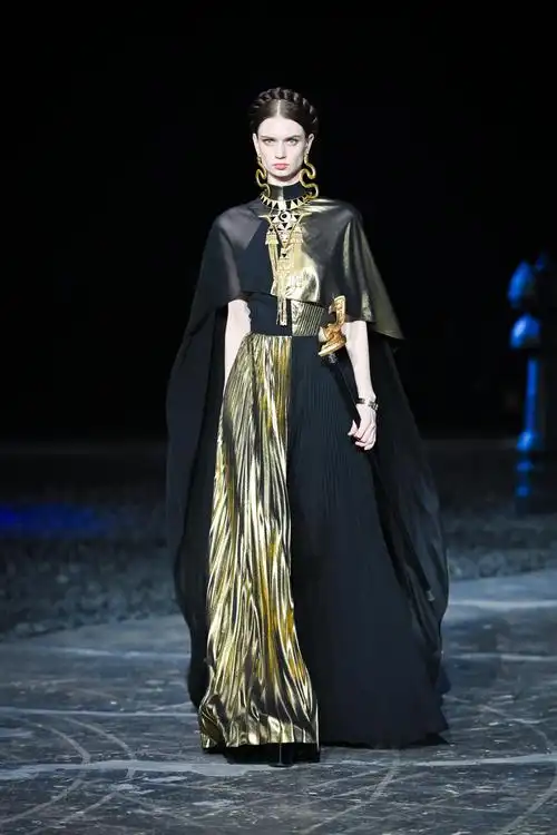 熊英盖娅传说2021aw凛艳盛装起征途