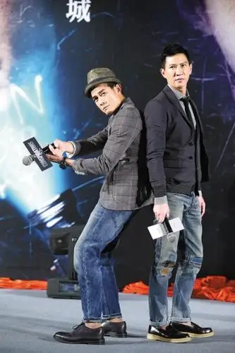 郭富城(左)与张家辉大摆甫士