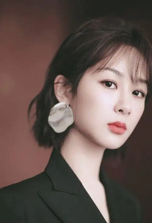 瓜子脸女孩子精剪短发造型 各种款式短头发造型欣赏 - 瓜子脸发型