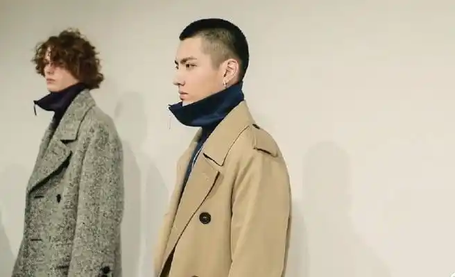 寸头也超帅的男星#提名吴亦凡的寸头造型寸头干净利落,每个造型都能