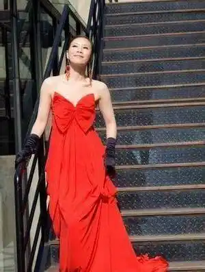 房海燕被开除后杨蕾接替她主持新老娘舅