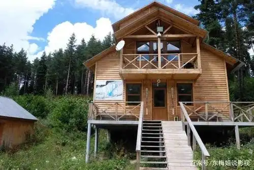 早餐通透的玻璃窗可看到地标