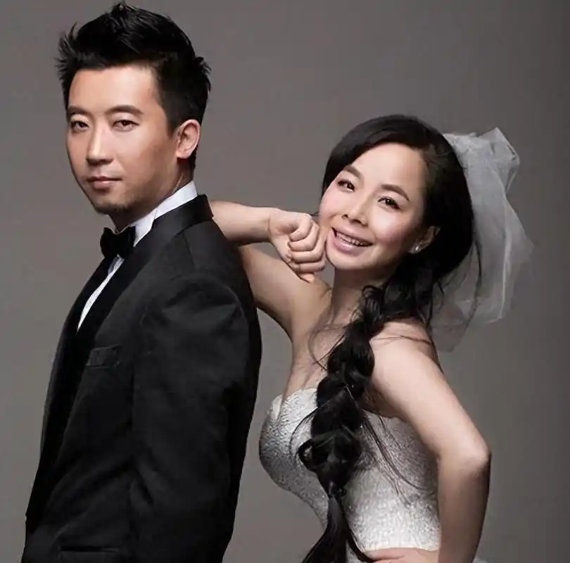 著名歌手王二妮:年薪百万却嫁给平凡丈夫,如今现状怎样了?