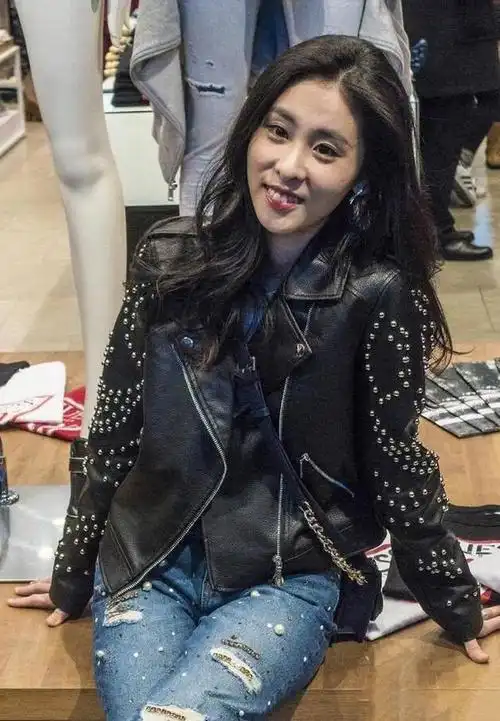 张碧晨出席活动素颜近照,网友:简直和路人一模一样|张碧晨|素颜|路人_