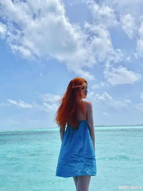 毛晓彤海边回眸照##毛晓彤是美人鱼吧