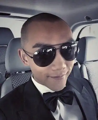 你们想不到吧,在影视剧中潇洒倜傥的胡歌居然也有剃光头的一天