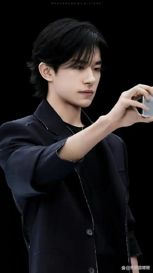 考编风波之后,易烊千玺七夕主题大片来袭,妥妥的浪漫男友