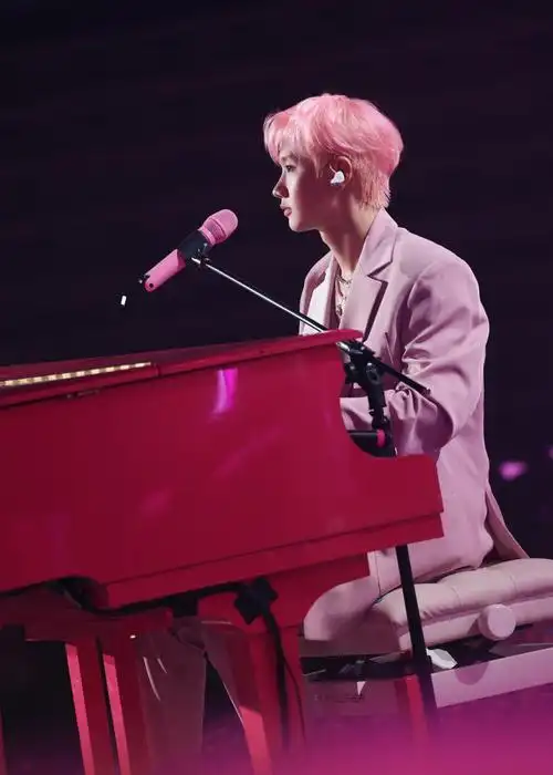 海,巡演收官交出高分答卷本轮汪苏泷"世纪派对"巡回演唱会的舞美制作