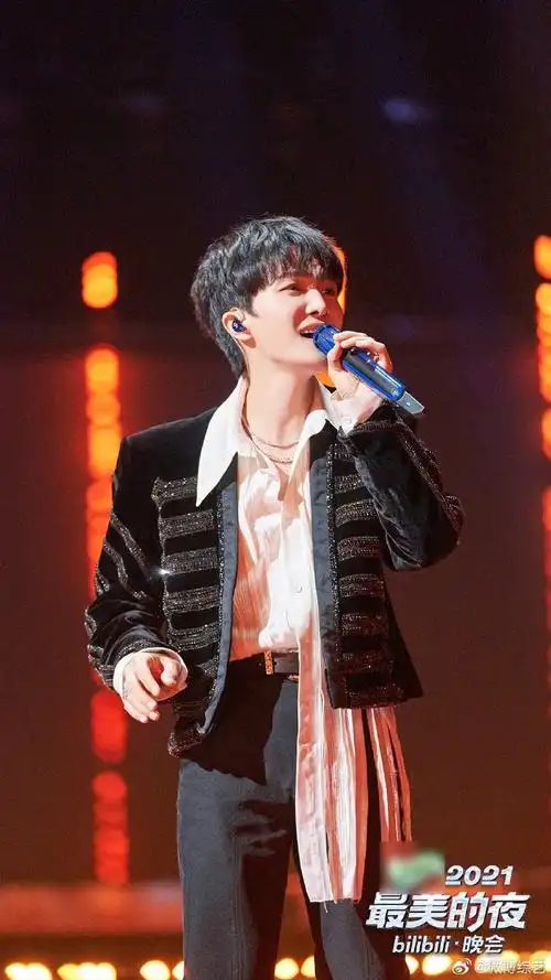 周深 最美的夜##周深从不缺席最美的夜跨年晚会##2023最美的夜跨年