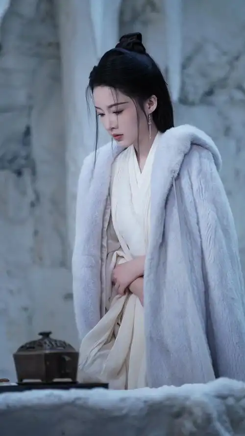 剧集七夜雪# 李沁饰演的薛紫夜除了医术精湛外,她很聪明,又独立强大