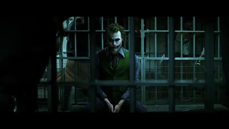 提起诺兰的《蝙蝠侠:黑暗骑士》和希斯·莱杰版的小丑真的只能用yyds