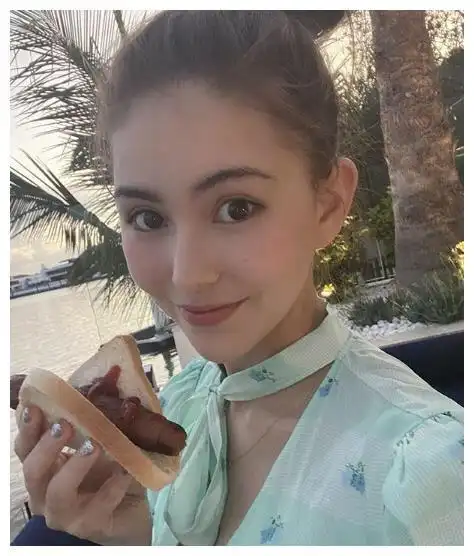 26岁昆凌晒素颜没想到满脸雀斑依旧自信