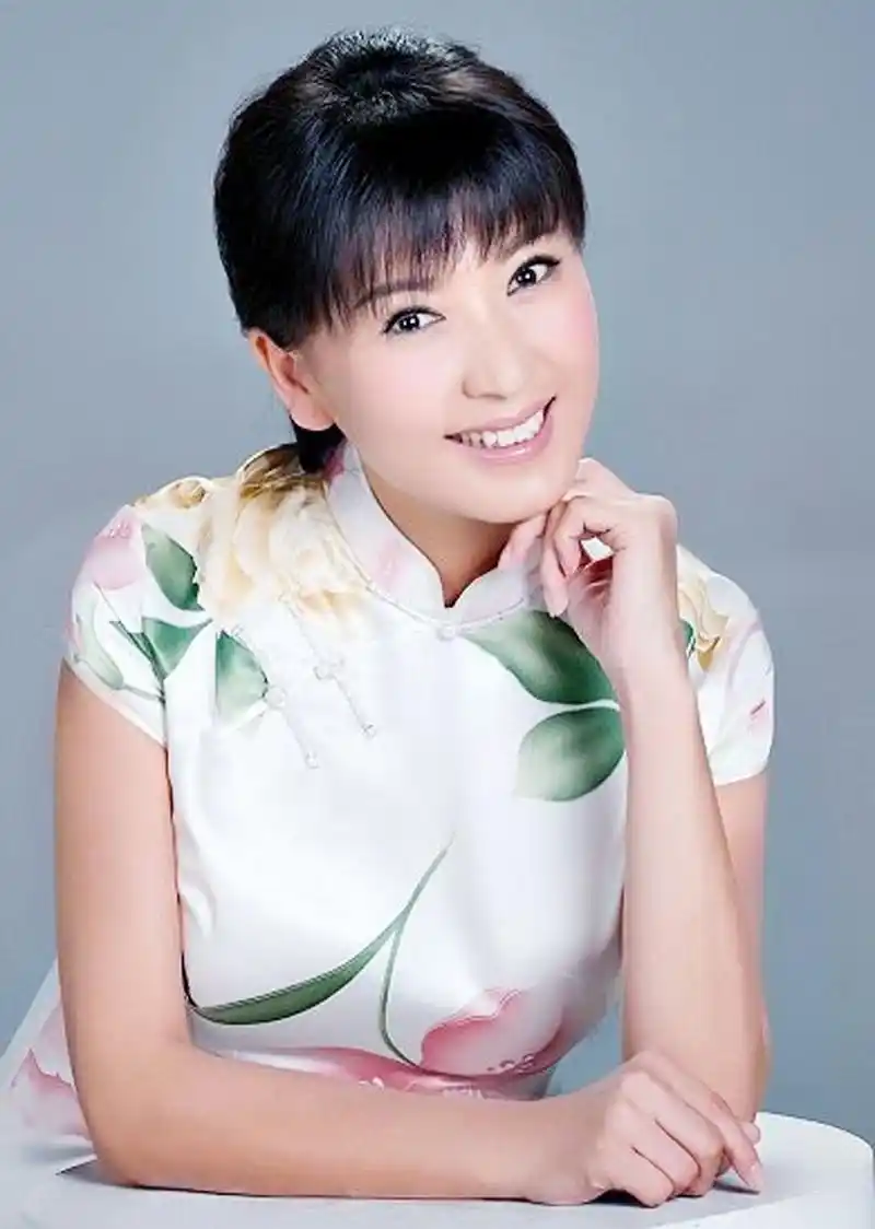 刘老根山杏扮演者(演员闫学晶:45岁生小女儿,演艺圈的大孝女,49岁成了