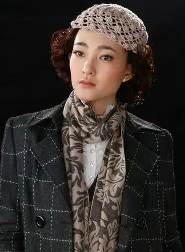 高寒 | 王丽坤 最新秘密武器:内藏尖刀的皮靴 特长:密码专家,谈判专家