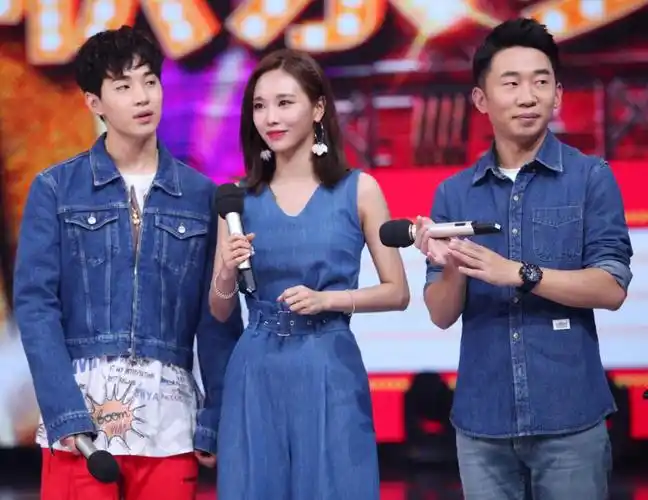 王霏霏henry演绎百老汇经典何炅赞跳舞可以看一年