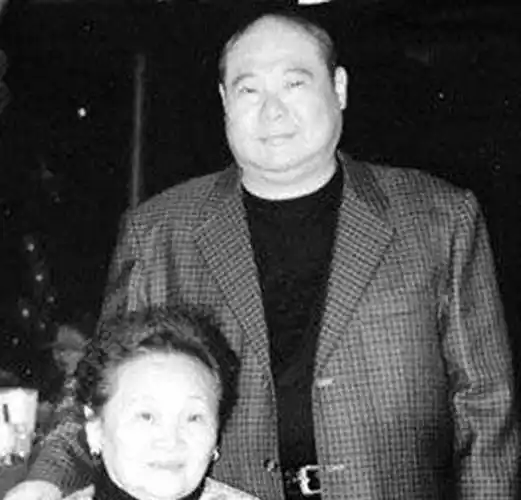 "竹联帮"帮主叱咤台湾,儿子15岁坐牢75年,花光家产也无法保释_黄少岑