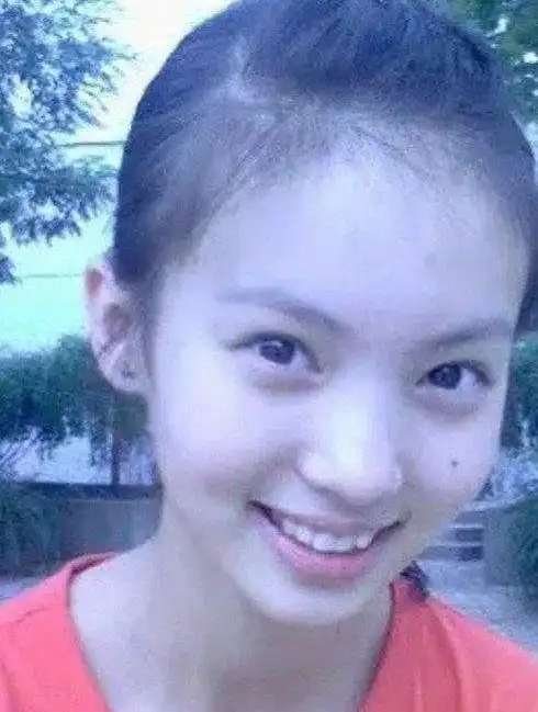 金晨素颜吹头发卸了妆后鼻尖透明对比旧照整没整一目了然