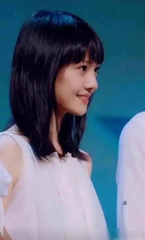 18岁的郑爽,第一次上快乐大本营,真的是颜值逆天