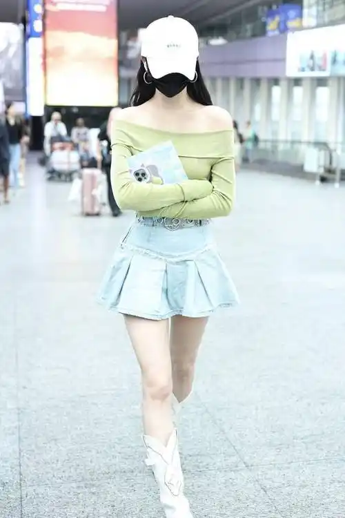 孔雪儿,1996年4月30日出生于北京,中国内地女歌手,女子演唱团体蜜蜂