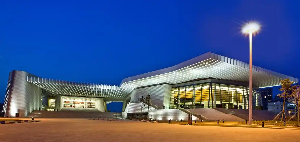 青岛大剧院也成绩斐然,自2011年开始自主创建"青岛大剧院艺术节","