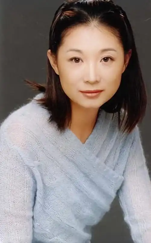 旺夫脸 长发精致温婉,看不出比张译大6岁