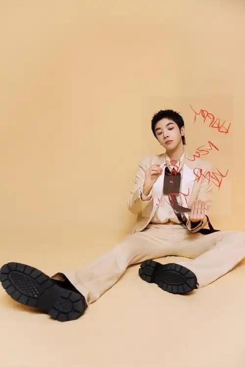 华晨宇湖南卫视跨年晚会造型