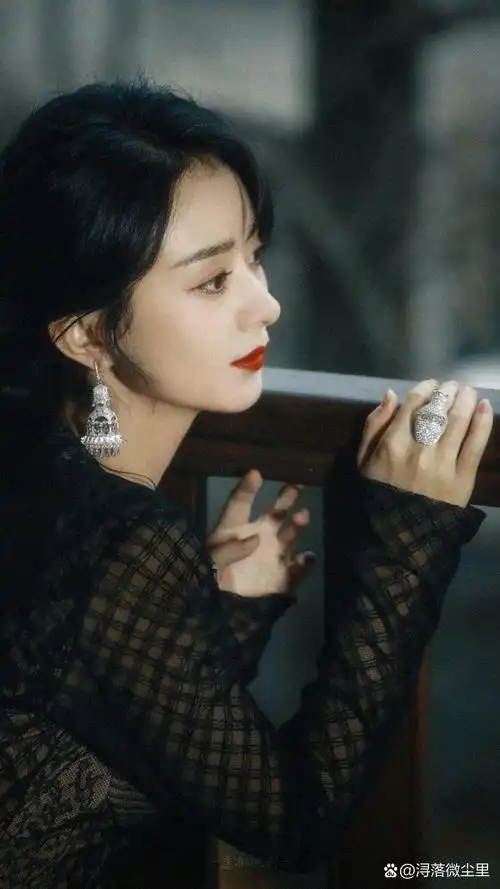 赵丽颖(英文名:zanilia zhao),中国著名女演员,以其出色的演技和甜美