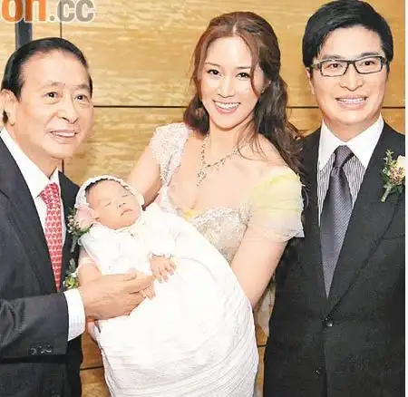 李兆基与儿媳徐子淇,儿子李家诚,小孙女李晞儿