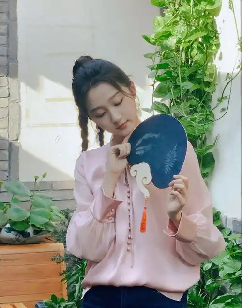 如何不动声色赢下钟楚曦?关晓彤的"扮猪吃老虎"告诉你