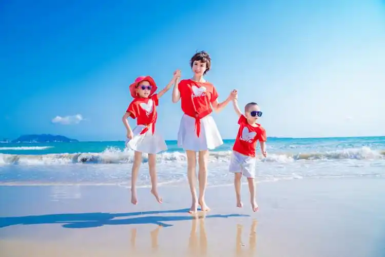 45岁金巧巧罕晒健身照倒立秀一字马好身材抢镜柔韧度超好