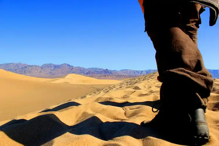 穷游看不惯富游,嫌烧钱旅游太low,请别跟钱过不去