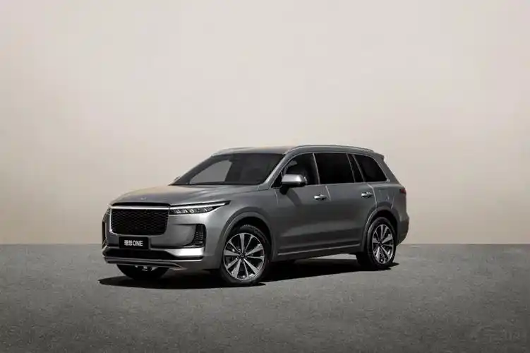 2021款理想one在外观设计方面依旧延续了大气稳重的设计风格,不过在