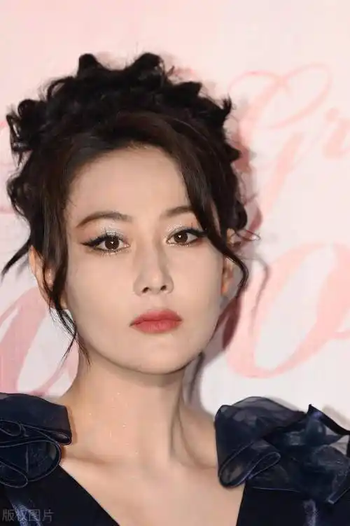 张馨予这身材,这才是尤物啊!